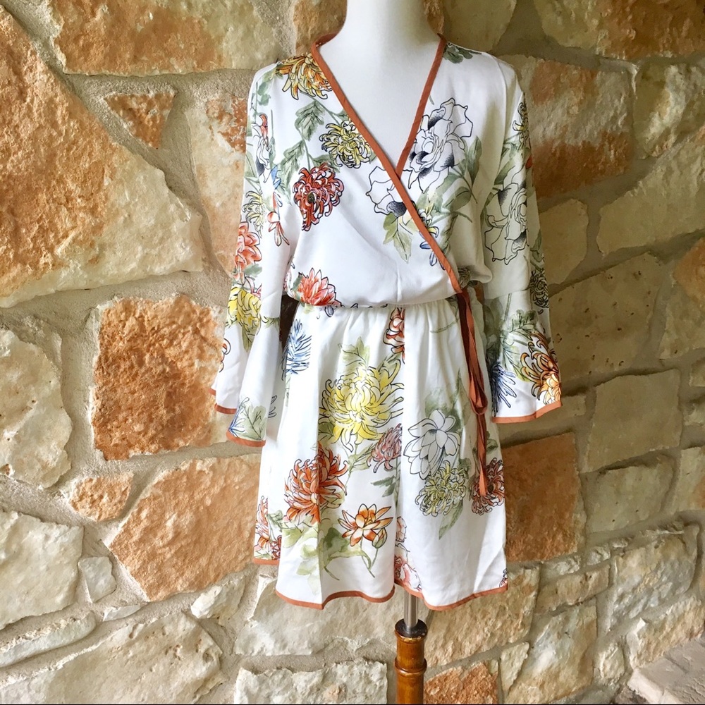 5⭐️Fave! White Lotus Romper - Picture 3 of 8
